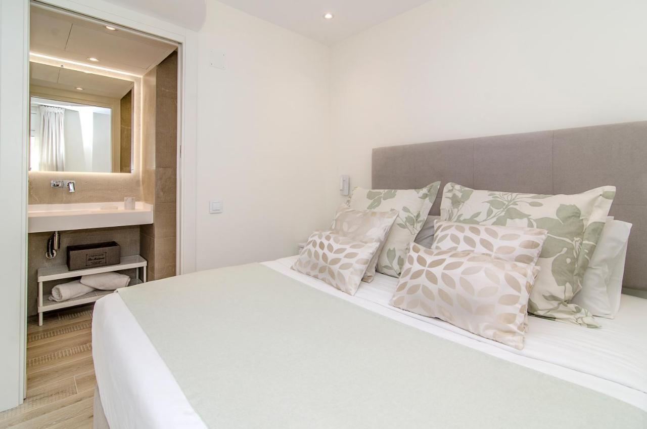 Sitges Spaces Oasis Suites- 4 Bedroom, 4 Ensuite Bathrooms, Terrace, Pool, Sitges Centre Экстерьер фото
